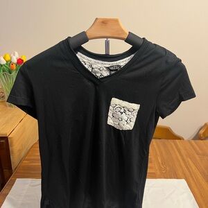 (6) women’s size small tops